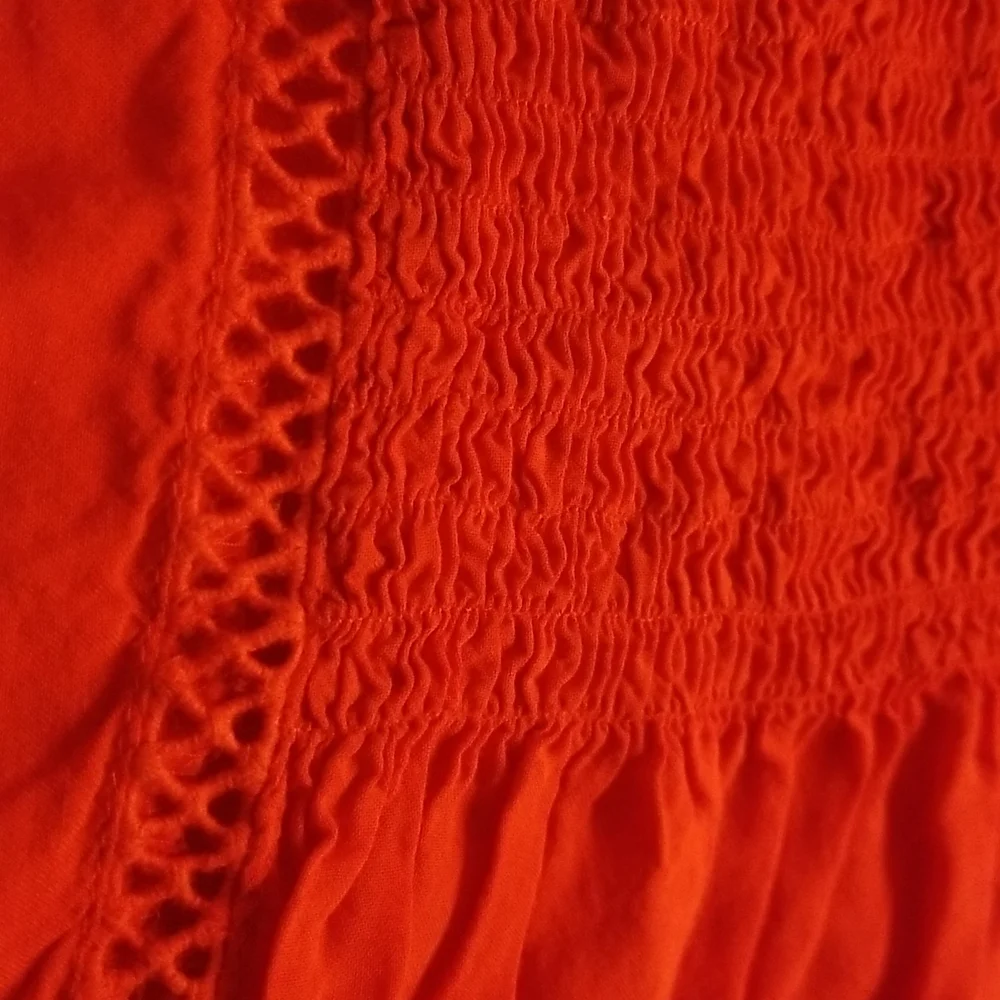 Express Woman's Top - Picture 3 of 8